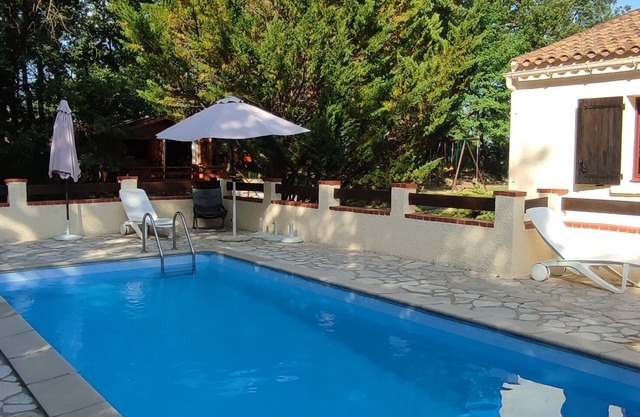 Villa 250 m2 16 persons, private swimming pool in 5000 m2 fully fenced park