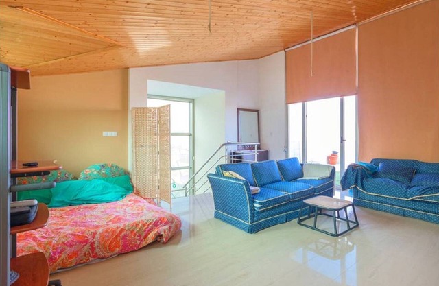 Villa 300 m2, on the golf course with a loft of 90 m2 and excellent views