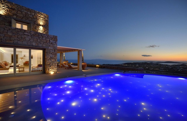 Villa 300sqm, with private pool and unique sunset & sea views