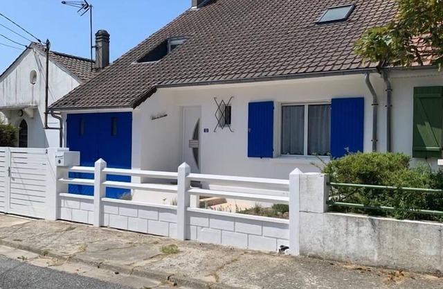 Villa 4min walk to beach with garden & garage