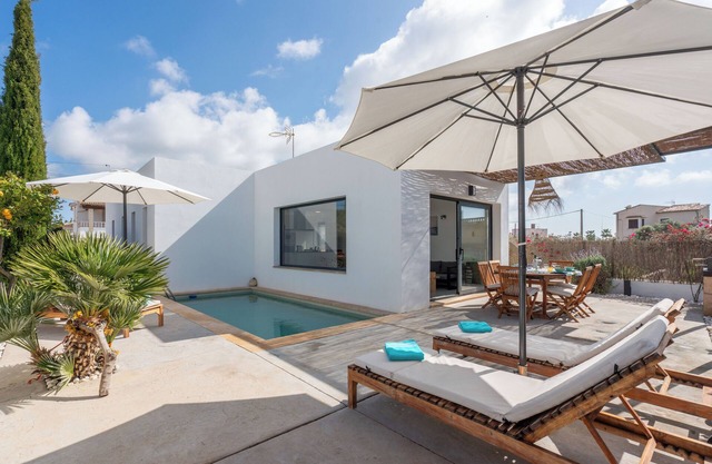 Villa:5 min. walk from CN de Sa Ràpita,Wifi100Mb, A/C,Tvsat,garden, pool, BBQ