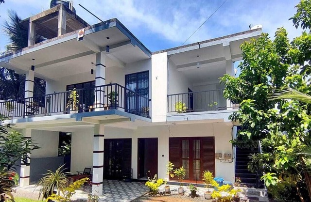 Villa 51 ,Spacious 4-bedroom apartment with WiFi, AC in enchanting Hikkaduwa