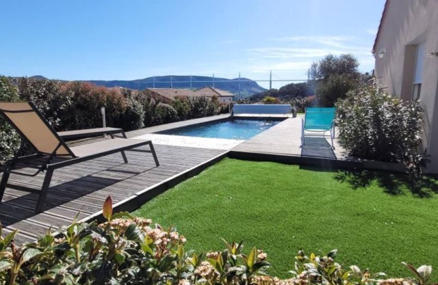Villa 6 pers with heated pool. Furnished tourist accommodation rated 4 stars.