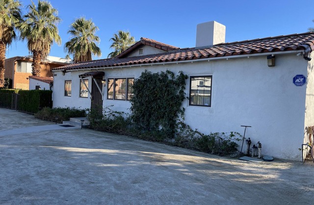 Villa A- 2bed/2bath with kitchen, dining&living rooms, in downtown Palm Springs!