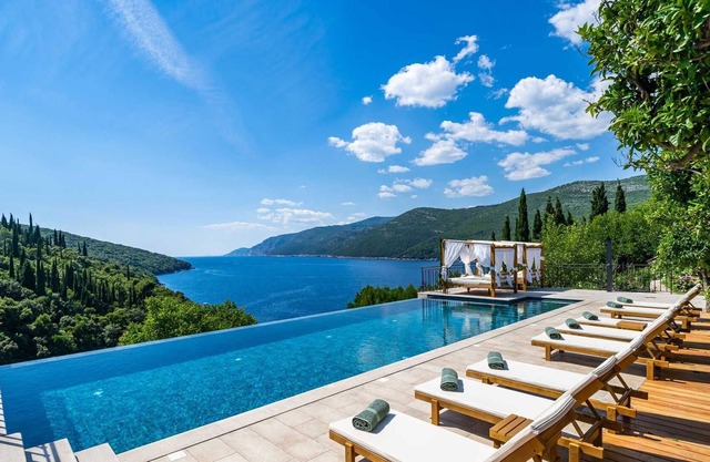 Villa Adriatica - with incredible views, 70 m2 infinity pool, and tranquil location