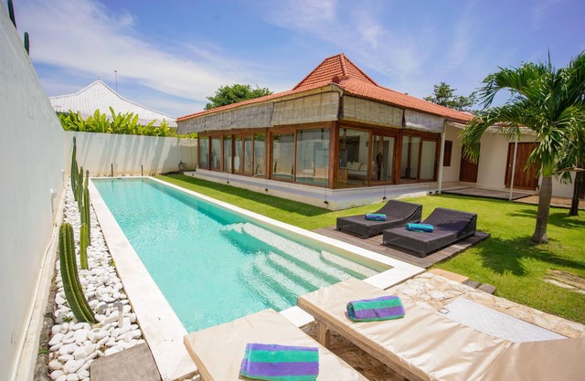Villa Ale Bingin, ethnic 3 bedrooms villa , 150 mt from the beach