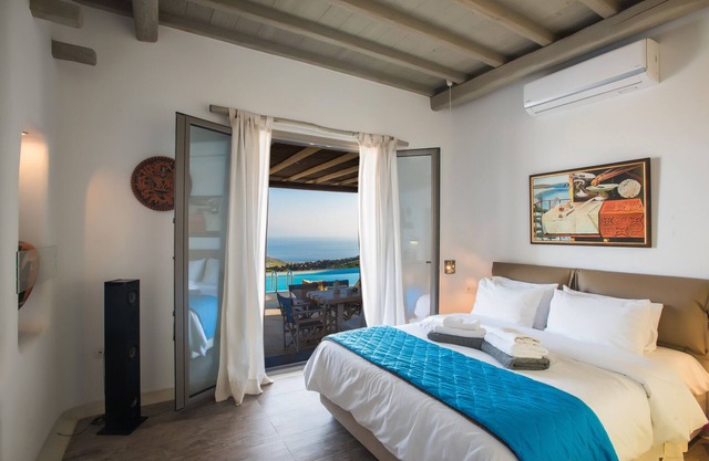 Villa 'Amallini, Luxe Infinity Pool' with Sea View, Wi-Fi and Air Conditioning