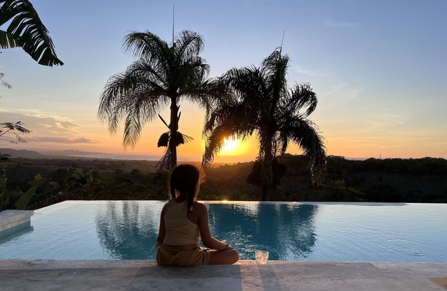 Villa Ana, 4 bdr, infinity pool with endless mountain & ocean views