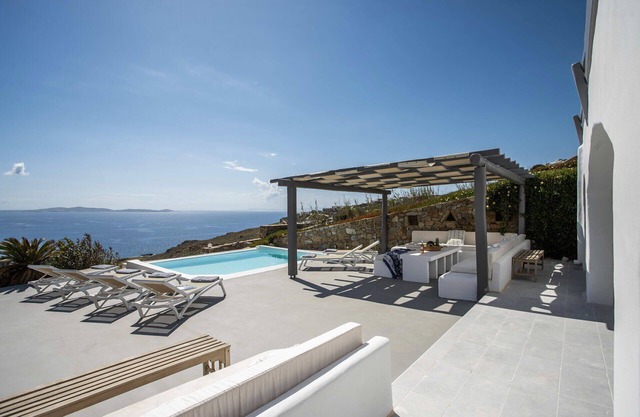 Villa Apollonia with pool and sea view