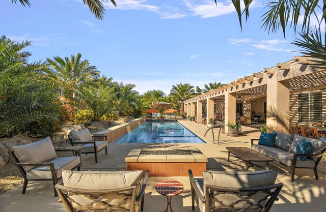 Villa Barhi - A Mediterranean Palazzo - Close to Acrisure Arena