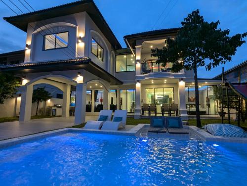 Villa Bella 2 - 7 Bedroom Luxury Pool Villa - 14min to Walking Street