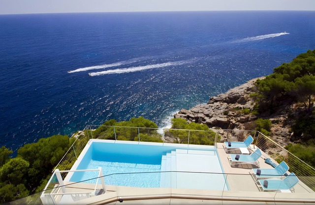 Villa 'Blanca' with Sea View, Wi-Fi and Air Conditioning