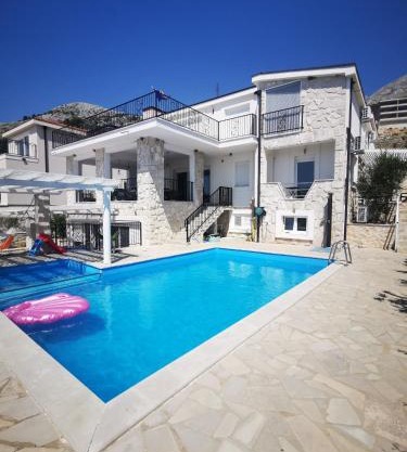Villa Bosna Near Dubrovnik very beautiful Villa entirely privatized swimming pool, jacuzzi, sauna, billiard, ping-pong