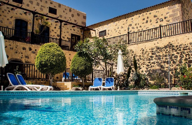 Villa 'Bougainvillea Cottage' with Pool, Garden and Wi-Fi