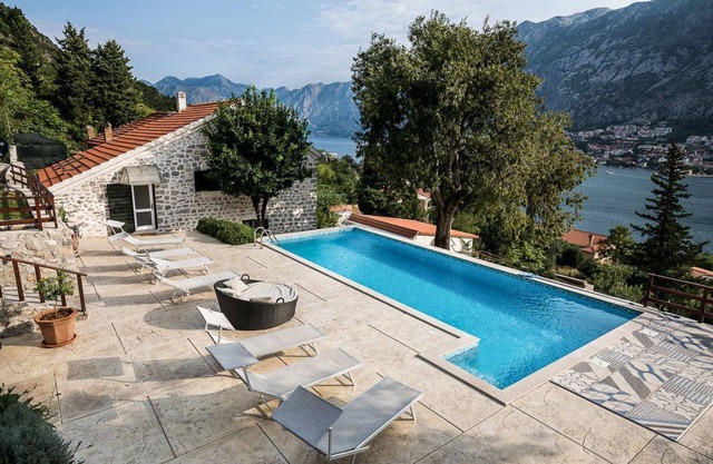 Villa Branko - Four Bedroom Villa, Sleeps 10
