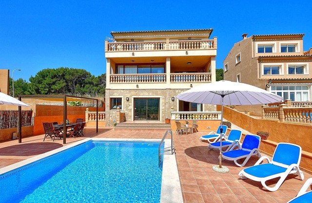 Villa Camomila with Sea View, Wi-Fi & Pool