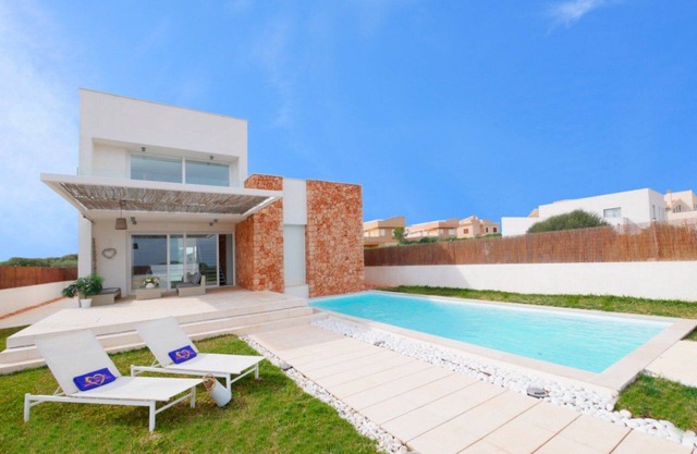 Villa "Can Bosquerro" close to the Beach with Pool, Wi-Fi, A/C, Balcony, Terrace & Garden