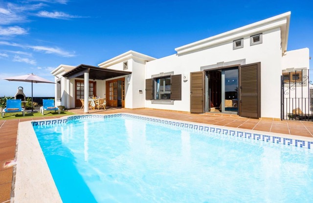 Villa Capricho - Three Bedroom Villa, Sleeps 6