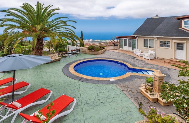 Villa Carlitos con Jacuzzi y Piscina vistas al Mar y a la montaña