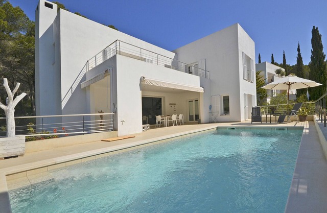 Villa Carritx, modern swimingpool house near the sea in Mallorca