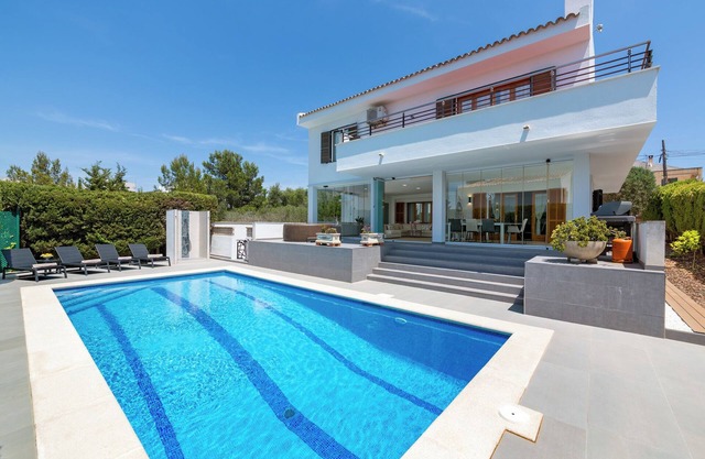 Villa Casa Kristel Mallorca with pool, whirlpool, sea view, home office