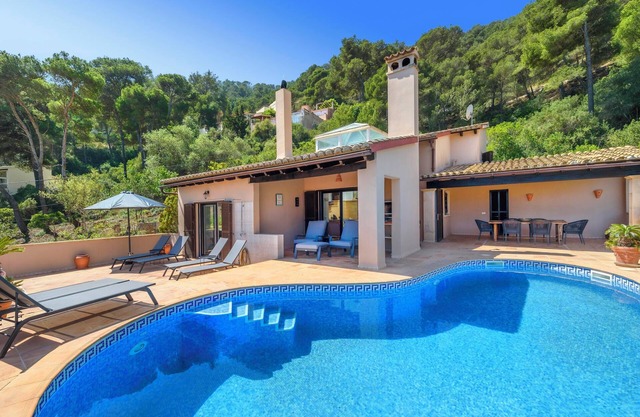 Villa Casa Soleada with Sea View, Pool, Terraces & Wi-Fi