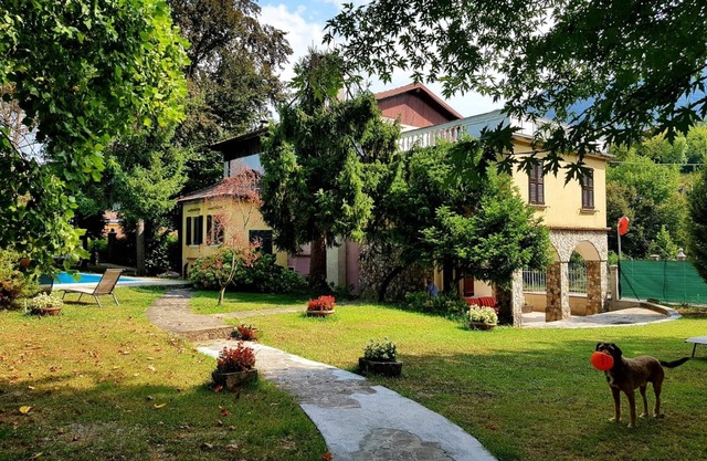 Villa Cesarina, Lake Garda, Salo ', Villa immersed in a park with private swimming pool