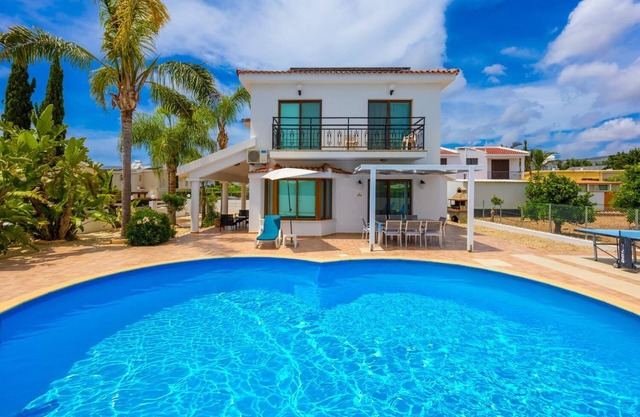 Villa Corallina - Four Bedroom Villa, Sleeps 9