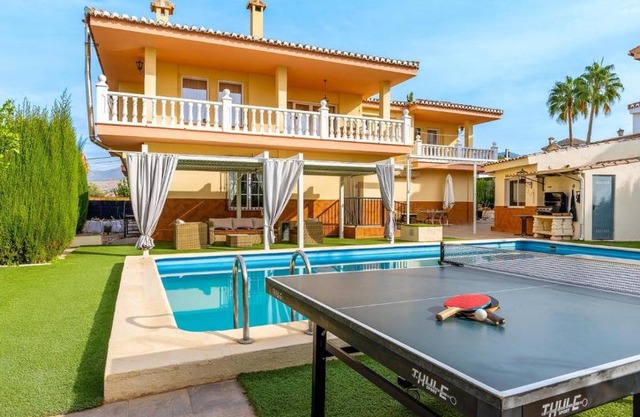 Villa de la Acacia Gójar by Ruralidays