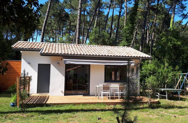 Villa des Biches (sleeps 4) near golf course, tennis courts and cycle path