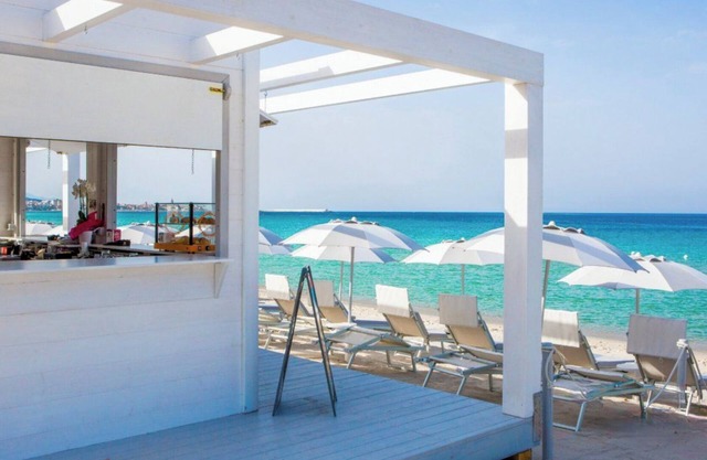 Villa Dune for 12 people right in front the sandy beach