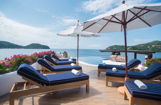 Villa El Murmullo by La Casa Que Canta