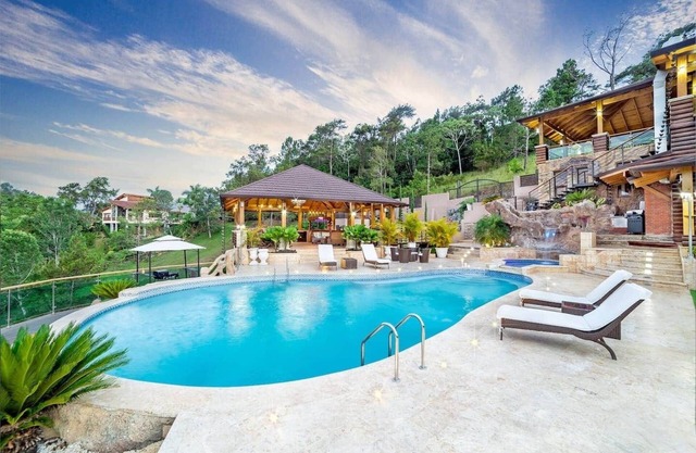 Villa Eli Jarabacoa ¡Chef Included! 20+ Guests