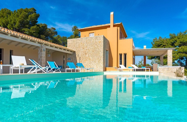 Villa Emmelia & Guesthouse Amazing View With Pool