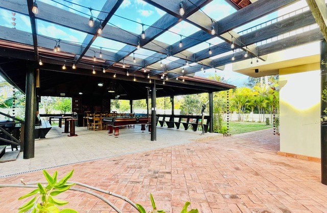 Villa en el centro de Jarabacoa con piscina climatizada capacidad de 18 persnas.