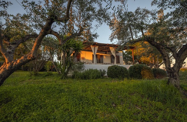 VILLA ERMINEL Traditional country house in a peaceful area