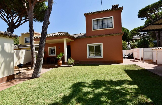 Villa with amazing location! 500m to the beach