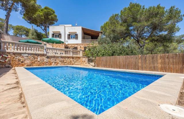 Villa Escaletas holiday house just 600 m from Cala Santanyí beach with pool and air conditioning
