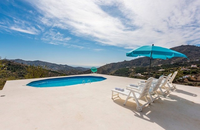 Villa Felicidad Sayalonga by Ruralidays