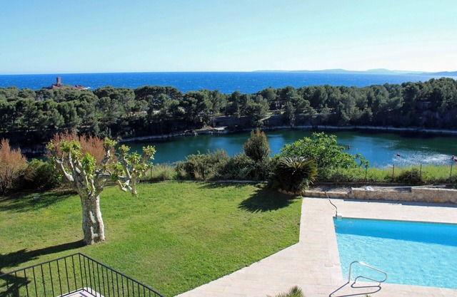 Villa for 13 people, swimming pool 6x12, panoramic sea view, 200m from the beach