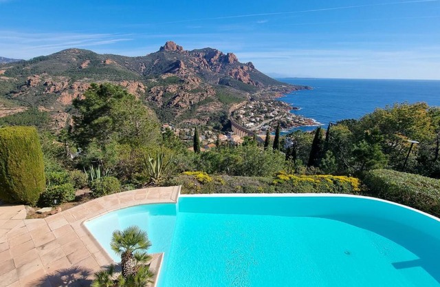 Villa for 14 people with private pool and Sea view