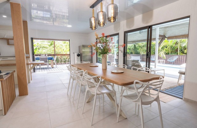 Villa fully equipped, for 8, swimming pool, 4 air-conditioned bedrooms