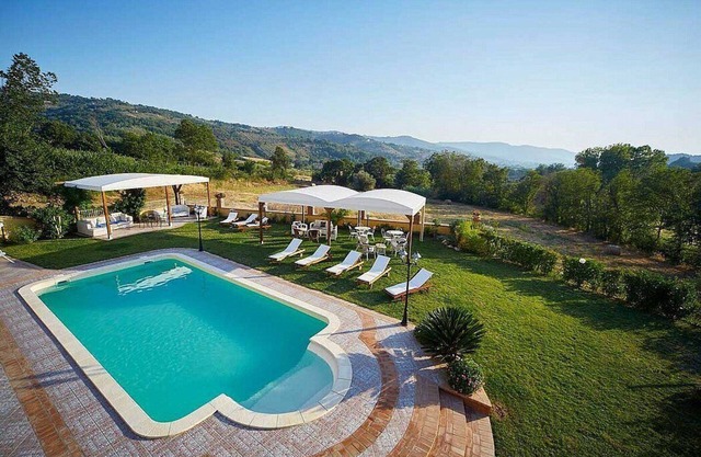 Villa Giuncalia D: A welcoming apartment surrounded by the greenery, with Free WI-FI.