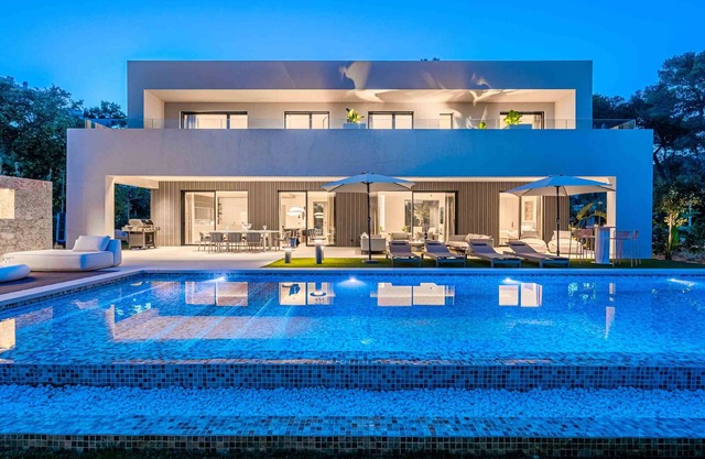 Villa 'Gotmar Beach Is A Modern' with Private Pool, Wi-Fi and Air Conditioning