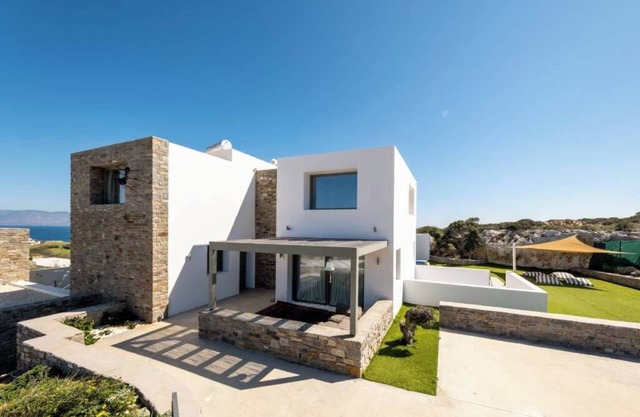 Villa Half Moon on Paros - close to the golden beach of Santa Maria!