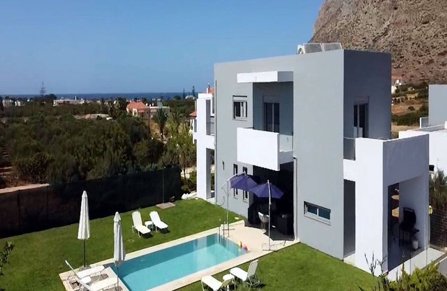Villa Helios 4 bedroom - private pool - close to the beach