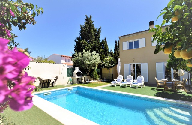 VILLA HUGO- House in residential area Bahía Grande. Private pool. Ideal for families. Very popular - Free Wifi