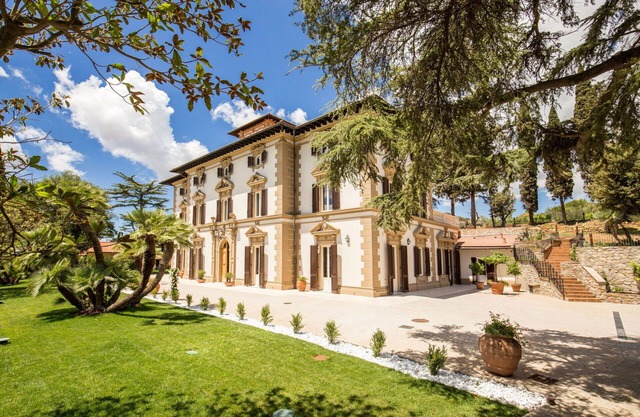 Villa in Campiglia Marittima with 8 bedrooms sleeps 20