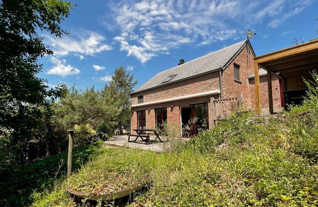 Villa in Durbuy with Jacuzzi & Golf Access