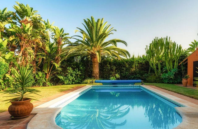 Villa in Marbesa with private heated pool